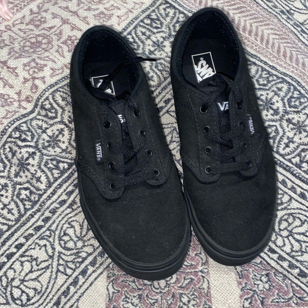 NWOT All black vans size 4.5